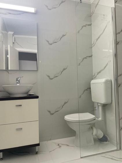 Apartament cu 3 camere semidecomandat în Berceni