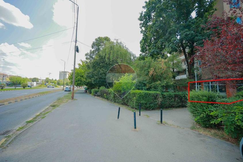 Spațiu comercial, de 75.860000610352 mp, în Rogerius