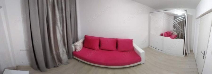 Garsonieră decomandată în Titan