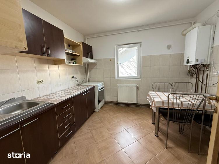 Apartament cu 3 camere decomandat, mobilat în Complex Studențesc