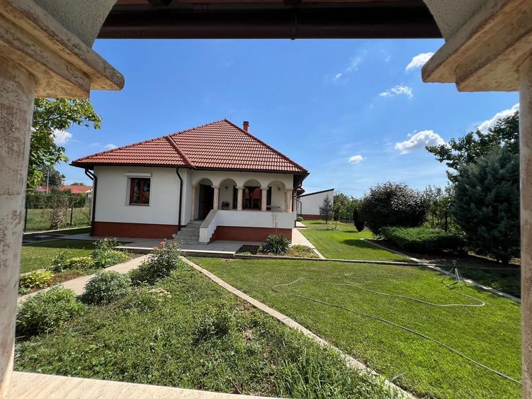 Casă individuală cu 4 camere cu Teren 980 Mp în Mihail Kogălniceanu