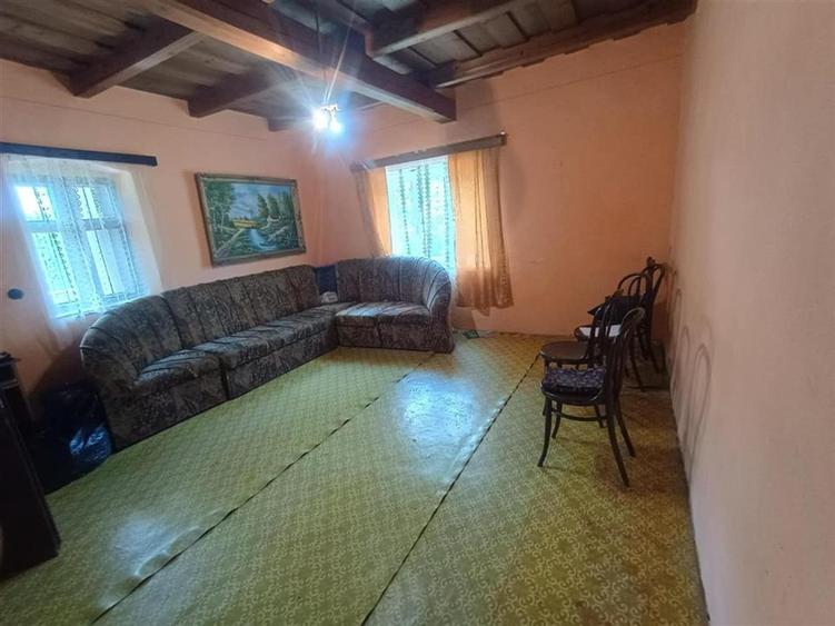 Casă cu 2 camere cu Teren 4960 Mp în Crestur