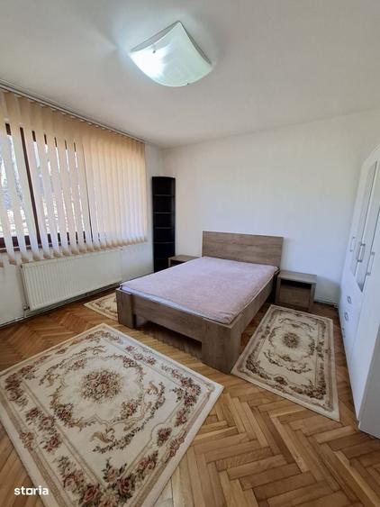 Apartament cu 3 camere decomandat în Gruia