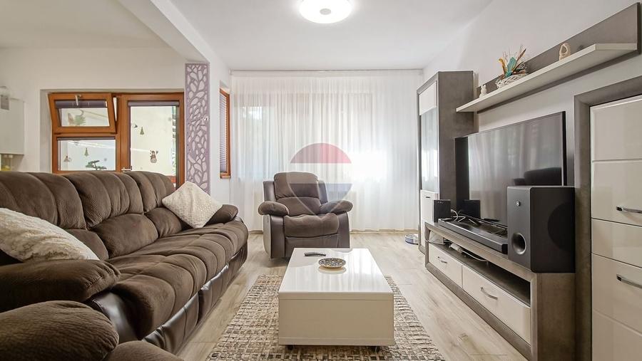 Apartament cu 4 camere decomandat, mobilat în Cioplea