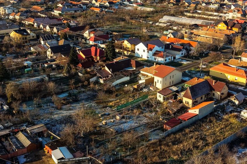 Casă individuală cu 4 camere cu Canalizare în Aradul Nou