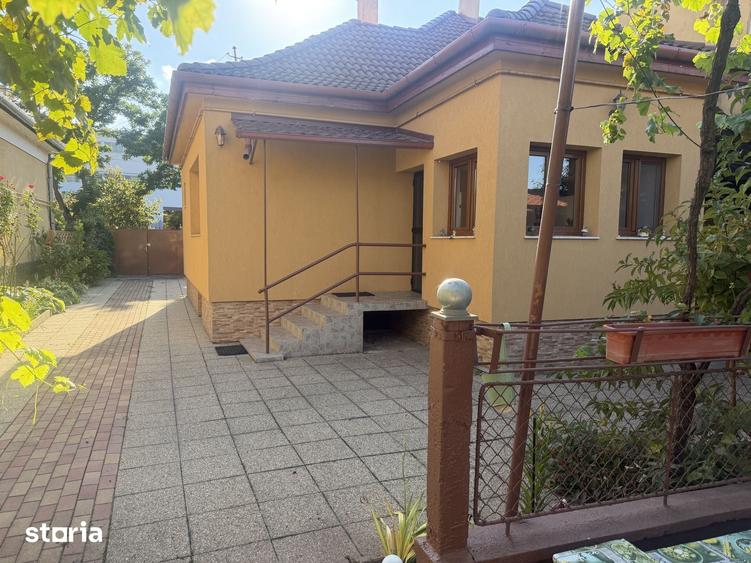 Casă cu 3 camere cu Teren 500 Mp în Central