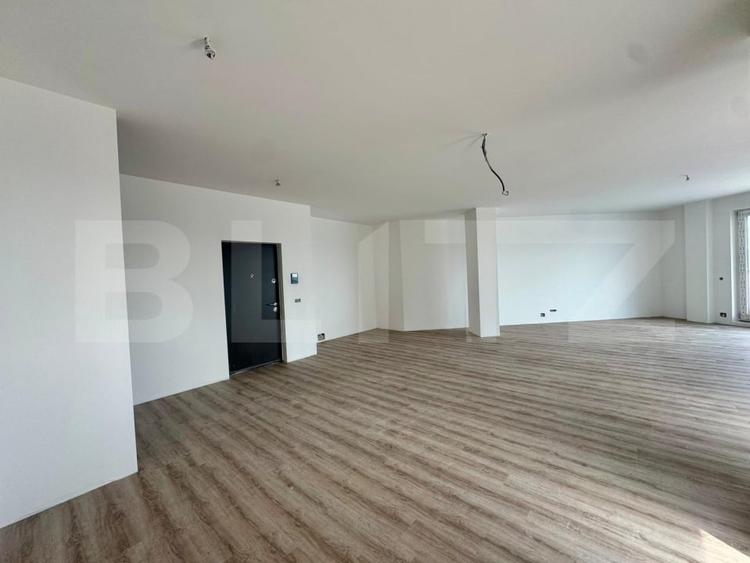 Penthouse cu 3 camere decomandat, mobilat în Florești