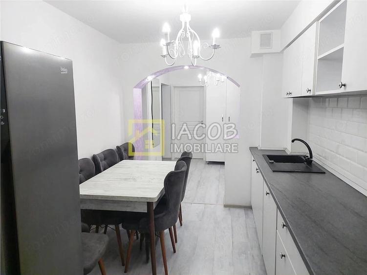 Apartament cu 3 camere decomandat în Republicii