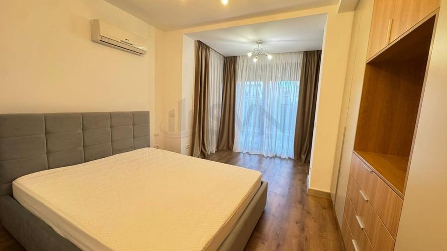 Casă individuală cu 7 camere cu Canalizare în Băneasa