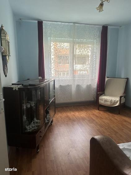Apartament cu 2 camere decomandat în Petros