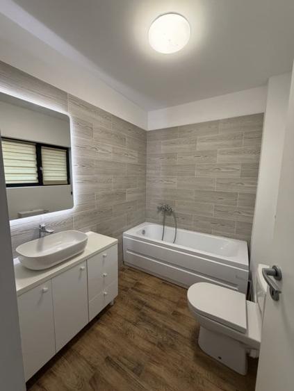 Casă individuală cu 3 camere decomandat cu Canalizare în Tunari