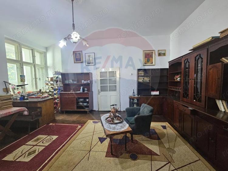 Casă cu 3 camere cu Teren 650 Mp în Central
