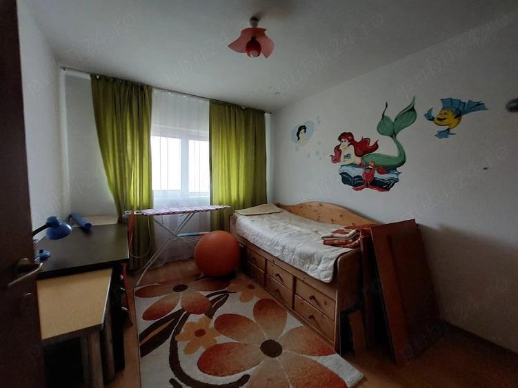 Apartament cu 3 camere decomandat în Florești