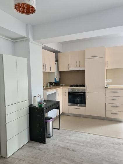 Apartament cu 2 camere semidecomandat, mobilat în Vitan Mall