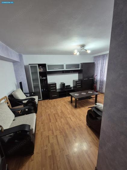 Apartament cu 3 camere semidecomandat, mobilat în Gară