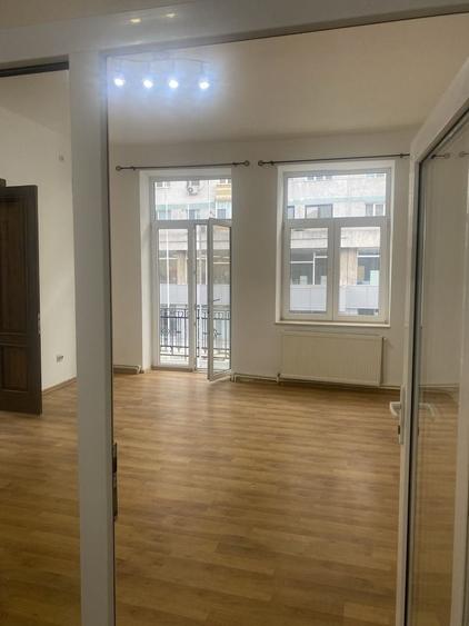 Apartament cu 4 camere semidecomandat în Tomis Mall