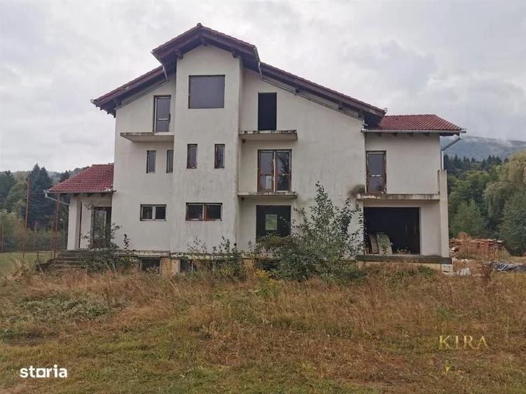 Casă cu 4 camere decomandat cu Teren 800 Mp în Sâmbăta de Sus
