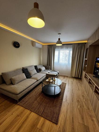 Apartament cu 4 camere decomandat, mobilat în Cetății