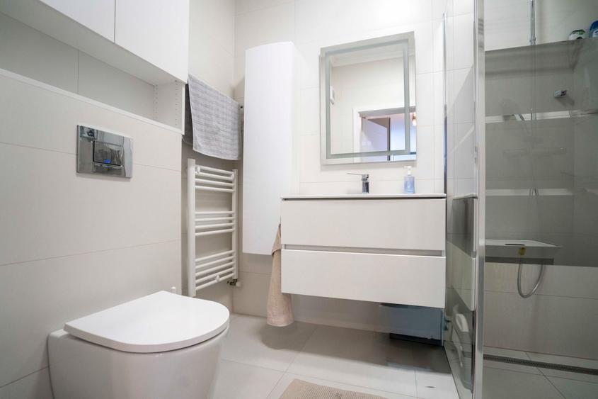 Apartament cu 3 camere decomandat, mobilat în Central
