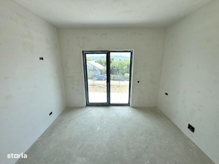 Casă cu 4 camere în Dancu
