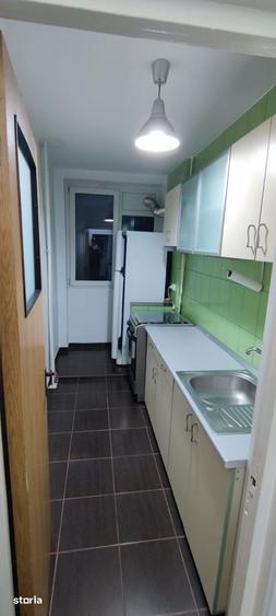 Apartament cu 3 camere semidecomandat în Drumul Taberei