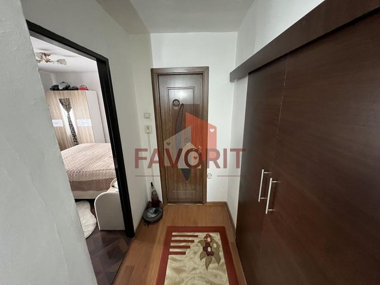 Apartament cu 4 camere decomandat, mobilat în Girocului