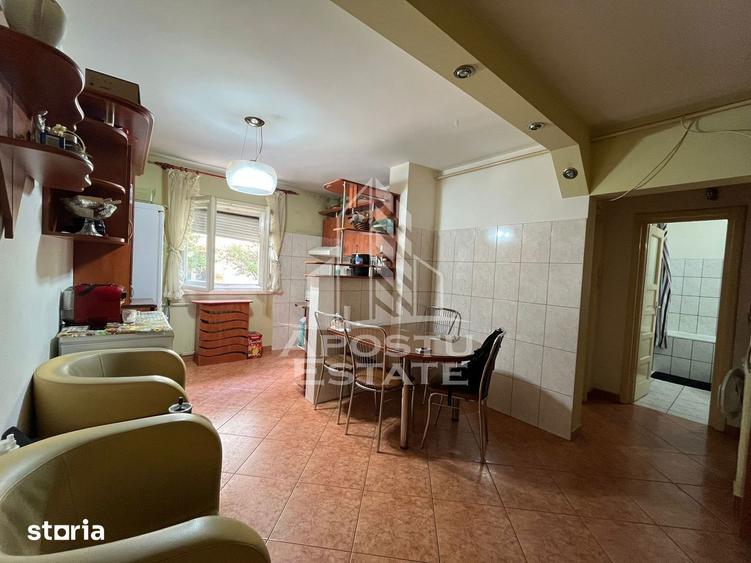Apartament cu 2 camere decomandat, mobilat în Fratelia