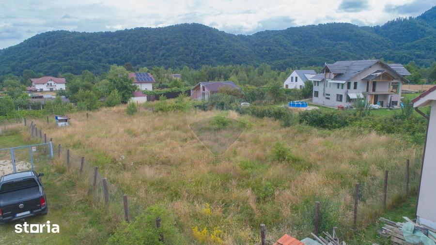 Teren de 1000 mp, în Glăjărie