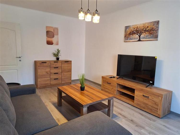 Apartament cu 2 camere decomandat în Podul de Fier