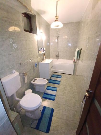 Casă cu 5 camere cu Teren 700 Mp în Blejoi