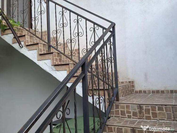 Casă cu 5 camere în Fundeni