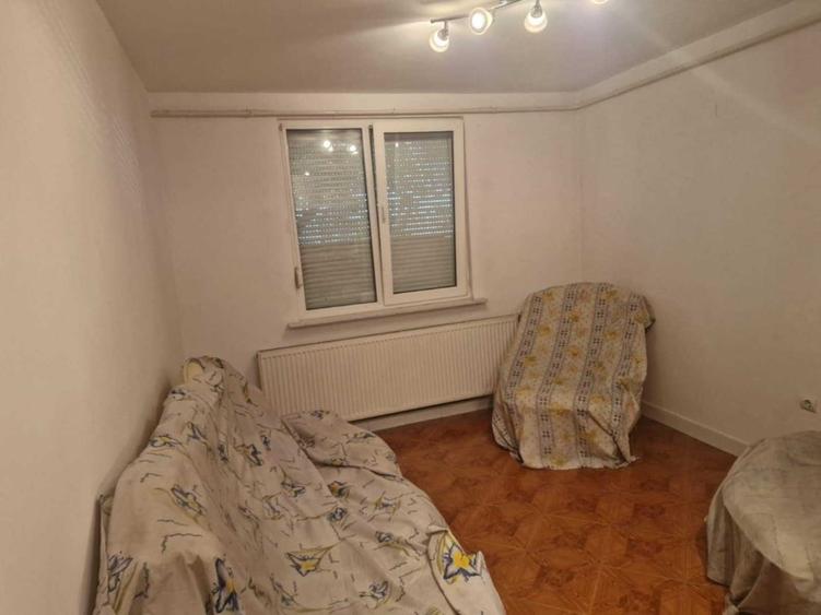 Apartament cu 3 camere decomandat în Mărăței
