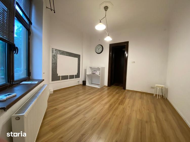 Apartament cu 4 camere, mobilat în Dacia
