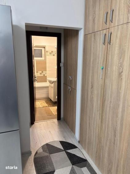 Apartament cu 3 camere decomandat în Rovine