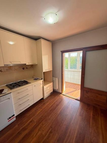 Apartament cu 3 camere , zona Rogerius - 1
