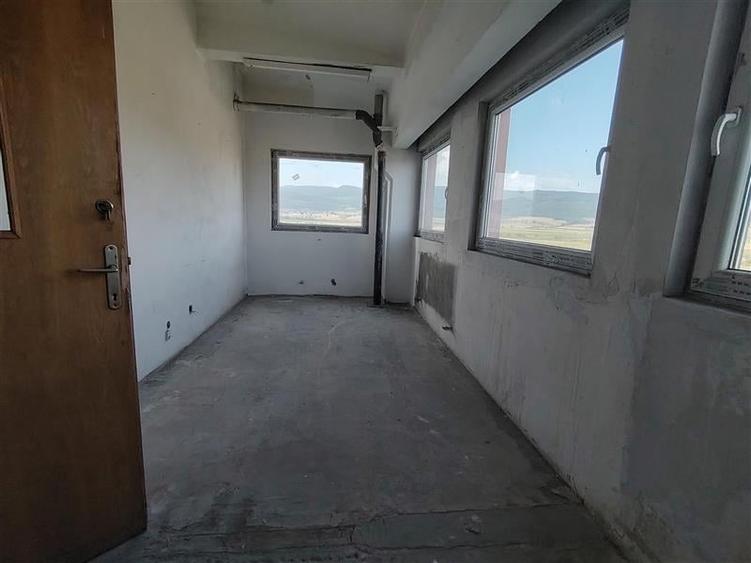 Spațiu industrial, de 800 mp, în Vest