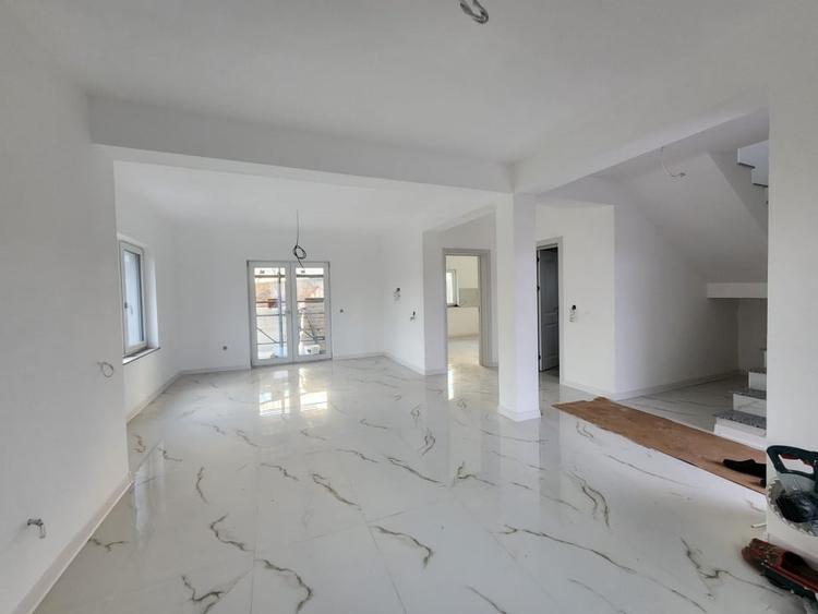 Casă individuală cu 4 camere cu Garaj în Miroslava