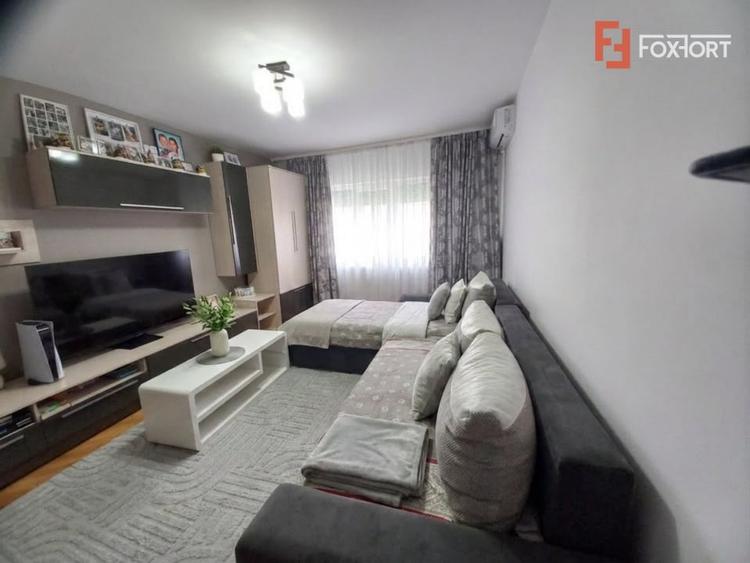 Apartament cu 3 camere decomandat, mobilat în Lipovei