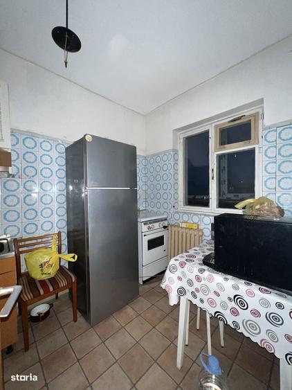 Apartament cu 3 camere decomandat în Tei