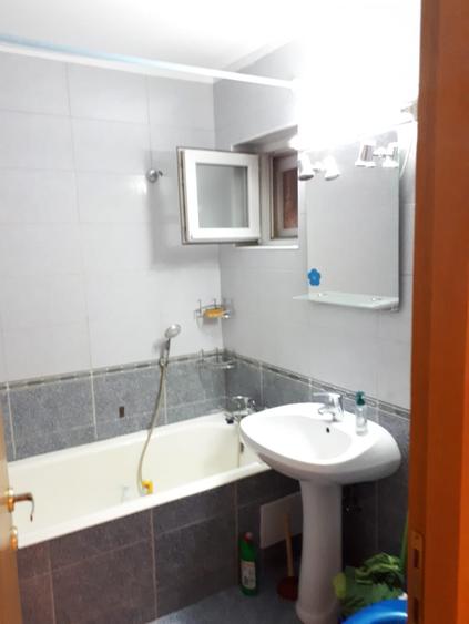 Garsonieră decomandată în Tineretului