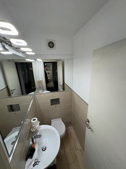 Apartament cu 3 camere semidecomandat, mobilat în Doamna Ghica