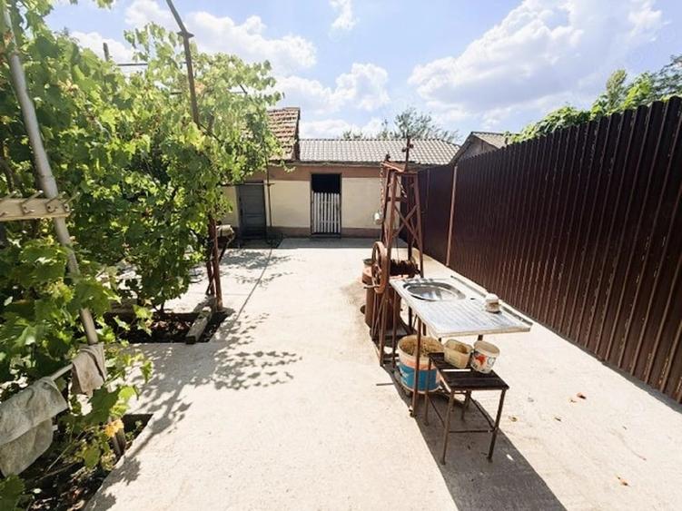 Casă cu 3 camere cu Teren 2252 Mp în Zorleasca
