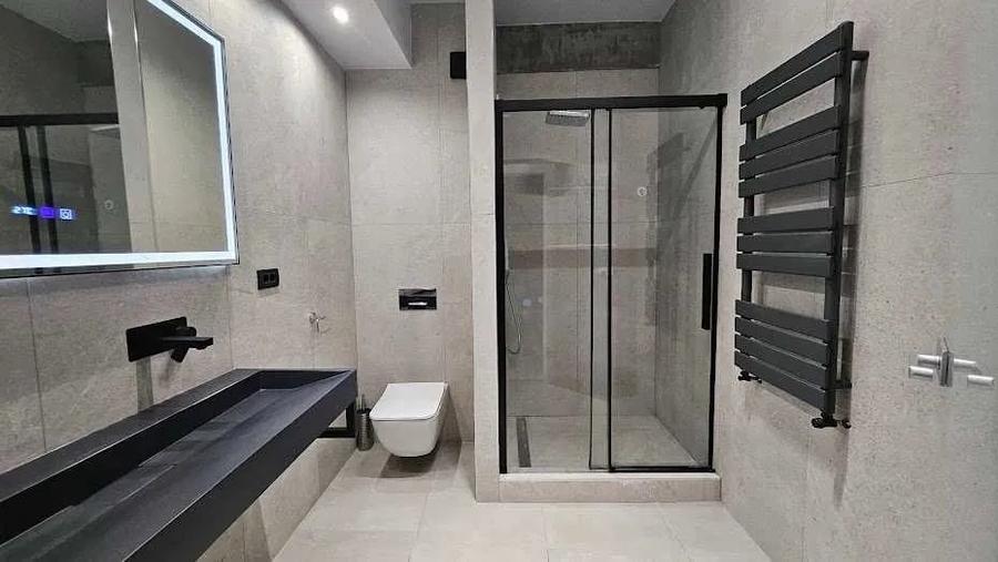 Apartament cu 4 camere decomandat, mobilat în Faleza Nord