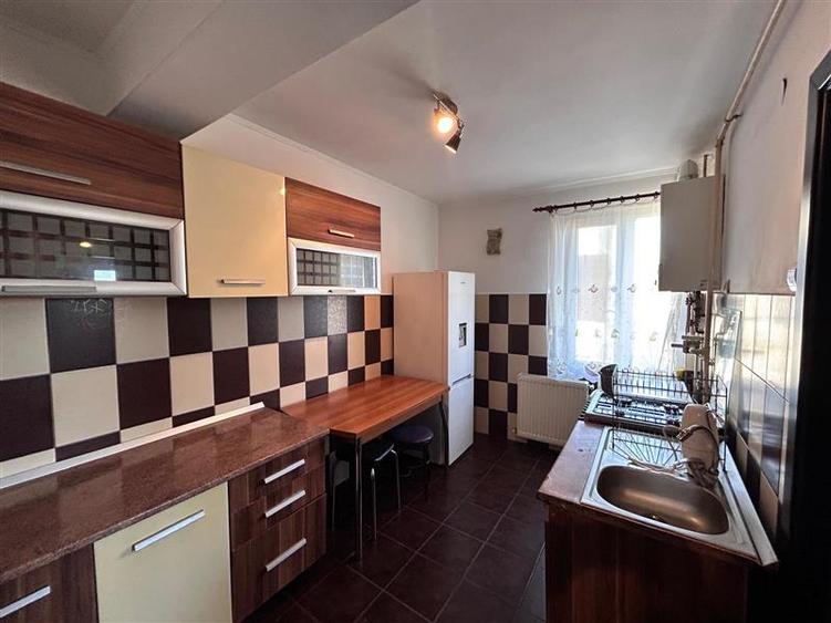 Apartament cu 2 camere semidecomandat în Moroasa 2