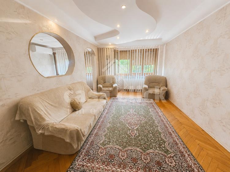 Apartament cu 4 camere decomandat în Central