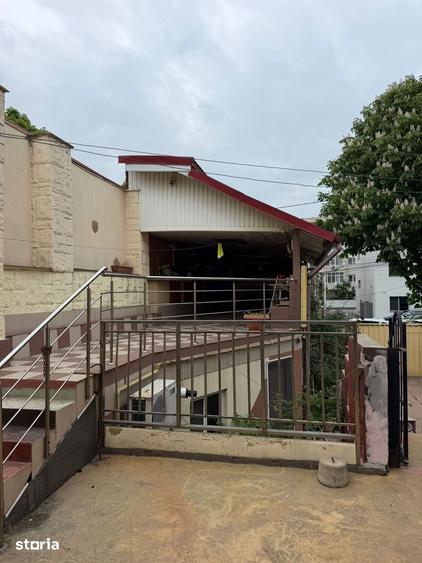 Casă cu 7 camere cu Teren 333 Mp în Tomis II