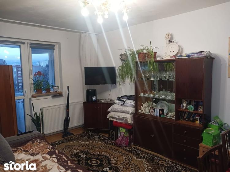 Apartament cu 2 camere decomandat în Florilor