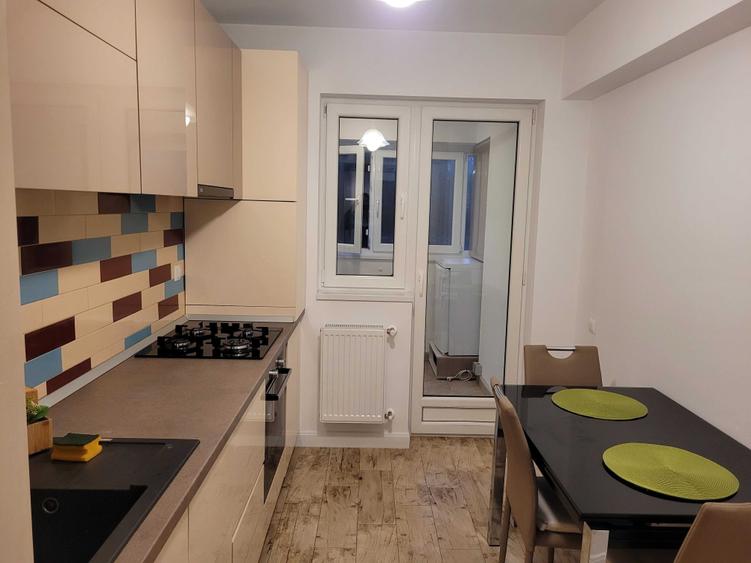 Apartament cu 3 camere decomandat în Apărătorii Patriei
