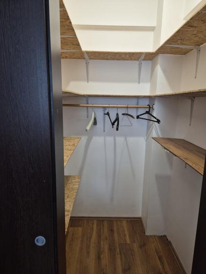 Apartament cu 3 camere semidecomandat, mobilat în Florești