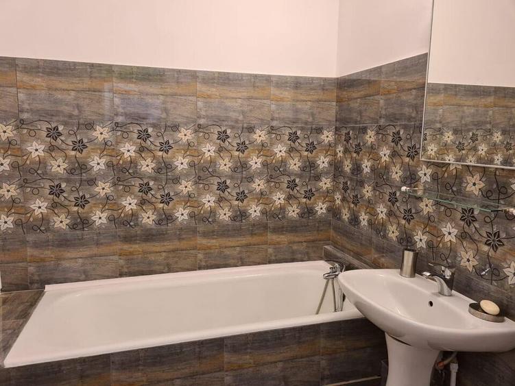 Apartament cu 3 camere semidecomandat, mobilat în Olteniței